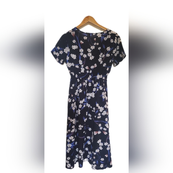 Womens Black Dress with White Flowers Size Medium. - Picture 2 of 4
